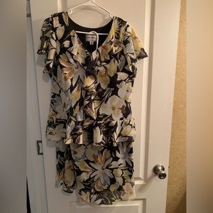 Women’s Karin Stevens 2 piece top and skirt set